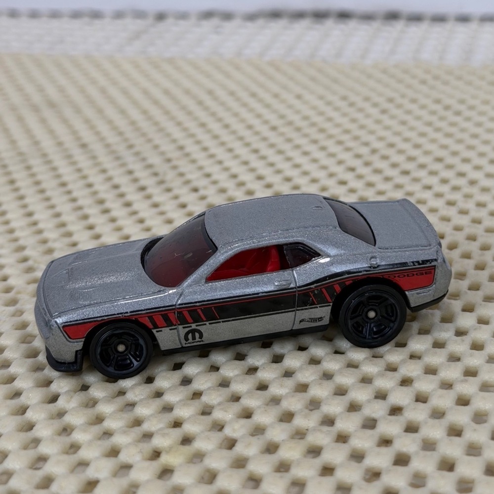 Hot Wheels 15 Dodge Challenger‎ SRT Silver Mopar Graphics Diecast Car 1/64
